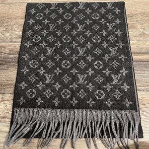 Louis Vuitton Gray‎ Black Monogram Printed Cashmere Scarf